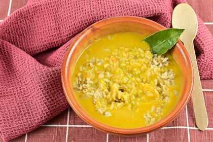 Crema di carote, piselli e patate con farro e riso
