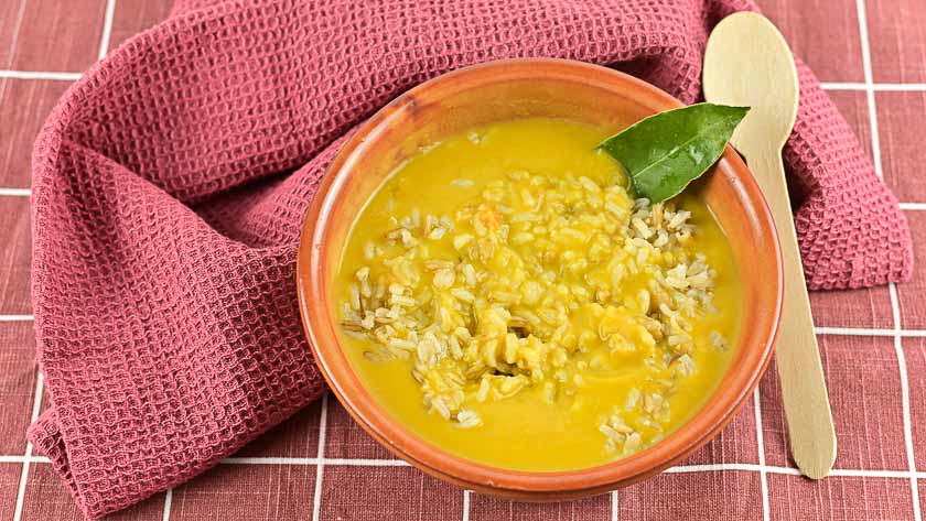 Crema di carote, piselli e patate con farro e riso