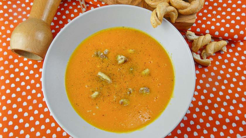Crema di zucca e patate con castagne