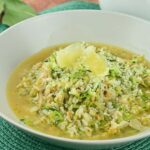 Zuppa di cereali con julienne di zucchine