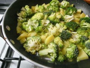 cime di broccoli e patate in padella