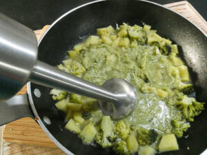 frullare cime di broccoli e patate
