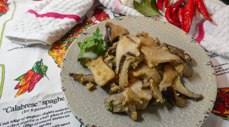 Funghi cardoncelli gratinati in padella