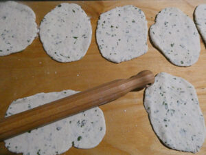 allargare panetto per ottenere fagottini