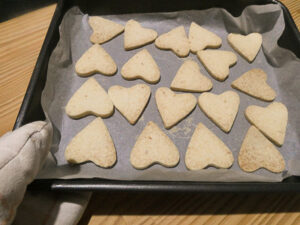 biscotti al burro a forma di cuore per san valentino