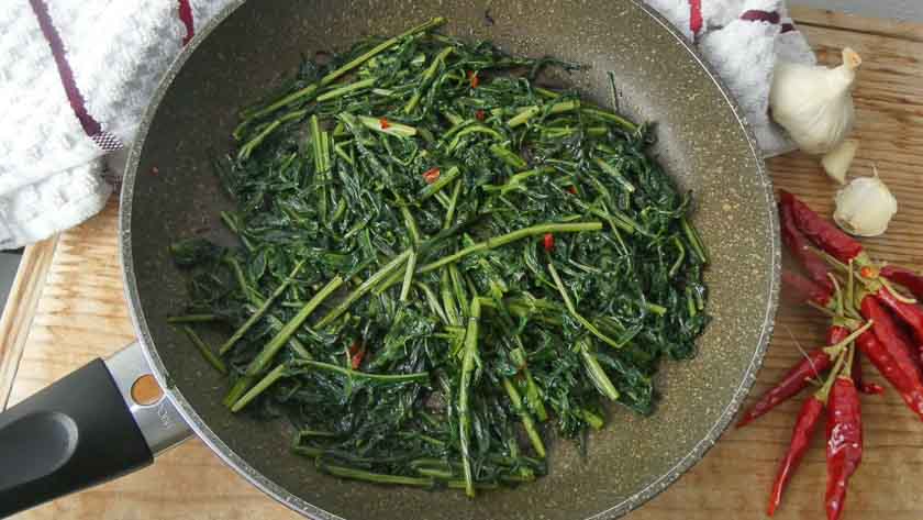 Cicoria ripassata in padella – Ricetta romana facile e saporita
