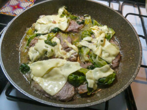 filetto di manzo ammorbidito con formaggio e scarola