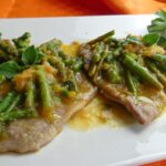 Scaloppine con asparagi e salsa di pomodorini gialli