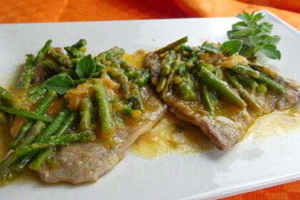 Scaloppine con asparagi e salsa di pomodorini gialli