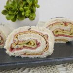 Tramezzini arrotolati per un antipasto freddo