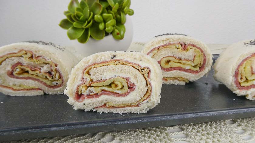 Tramezzini arrotolati per un antipasto freddo