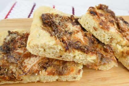 Focaccia con cipolle rosse di Tropea ricetta veloce e irresistibile