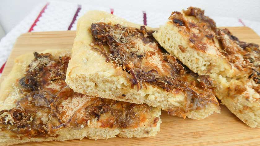 Focaccia con cipolle rosse di Tropea ricetta veloce e irresistibile
