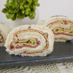 Tramezzini arrotolati per un antipasto freddo