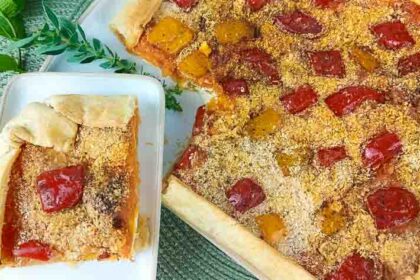 Torta salata veloce con crema di peperoni, formaggio spalmabile e patate