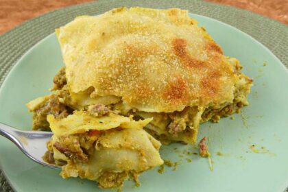 Lasagna bianca con macinato, crema di verdure e besciamella senza lattosio