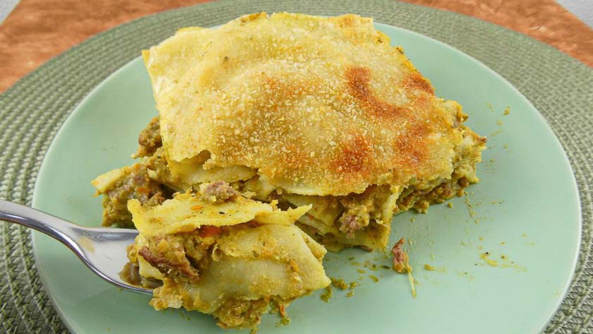 Lasagna bianca con macinato, crema di verdure e besciamella senza lattosio