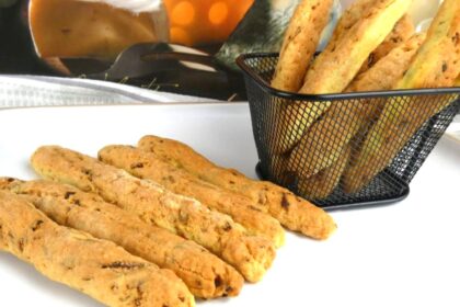 Bastoncini speziati da aperitivo un veloce snack croccante al forno