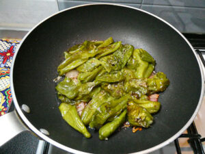 friggitelli e pancetta in padella