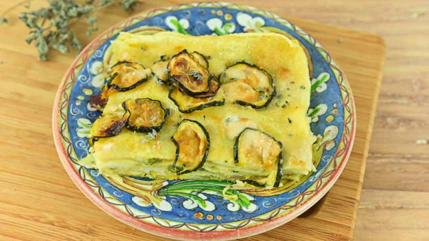 Lasagna bianca con zucchine e speck cremosa e facile