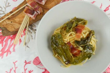 Linguine con peperoncini friggitelli e pancetta steccata