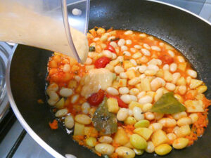 aggiungere crema di fagioli nella zuppa