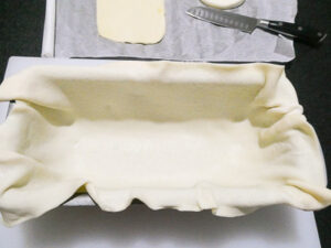 foderare stampo con pasta brisée