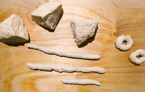 panetto diviso in bastoncini che formeranno i tarallini