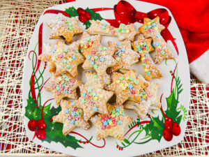 biscotti (stelline) natalizi di pasta sfoglia e crema di cacao e nocciole