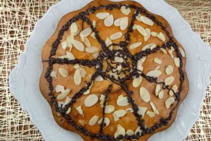 Torta morbidissima senza zucchero con composta nell’impasto