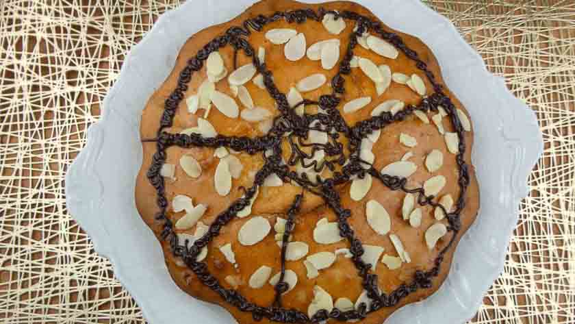 Torta morbidissima senza zucchero con composta nell’impasto