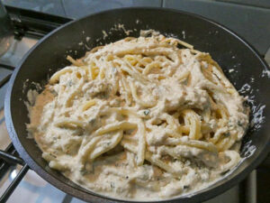 amalgamare bucatini con crema di nocciole