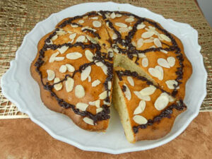 Come preparare una torta soffice da colazione senza zucchero e latte