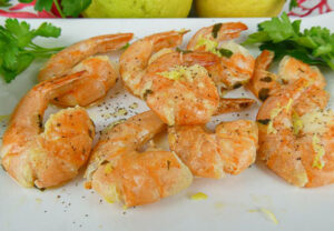 Mazzancolle sgusciate in padella con vino e limone