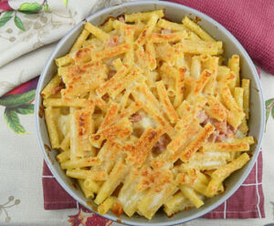 Pasta al forno veloce con prosciutto cotto e besciamella