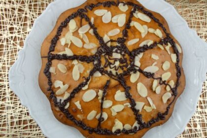 Torta morbidissima senza zucchero con composta nell’impasto