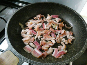 rosolare pancetta in padella