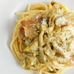 spaghetti quadrati con carciofi, guanciale e curcuma