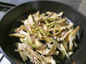 carciofi a fette in padella