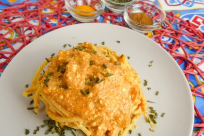 Pasta al sugo di ricotta con cannella e curcuma