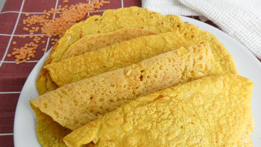 Crepes proteiche di lenticchie rosse decorticate vegane e senza glutine