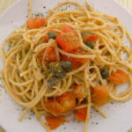 Pasta con acciughe e capperi ricetta estiva facile e veloce