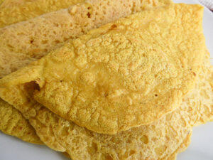 Crepes di lenticchie rosse senza uova e senza farina