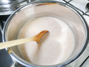 mescolare la crema per farla addensare