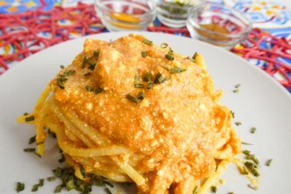 Pasta al sugo di ricotta con cannella e curcuma