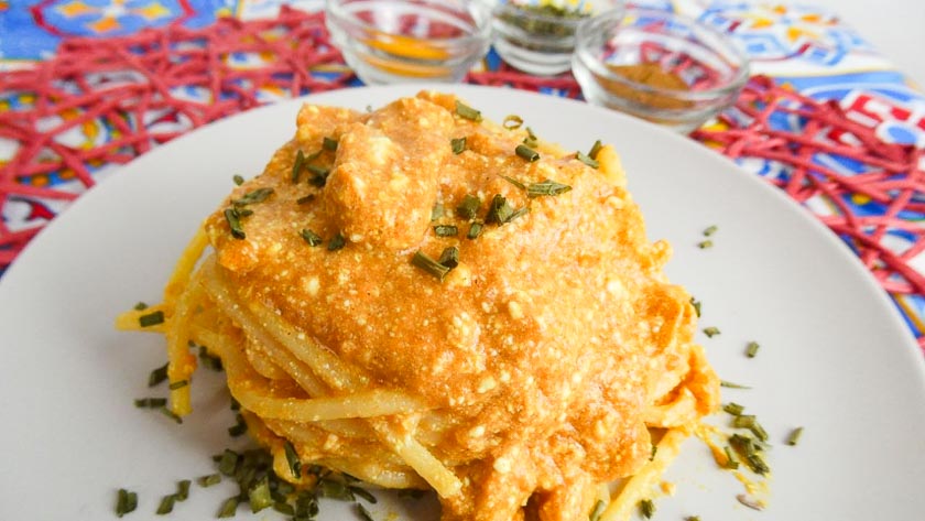 Pasta al sugo di ricotta con cannella e curcuma