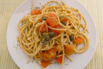Pasta con acciughe e capperi ricetta estiva facile e veloce