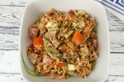 Insalata di farro fredda il piatto unico perfetto per l'estate