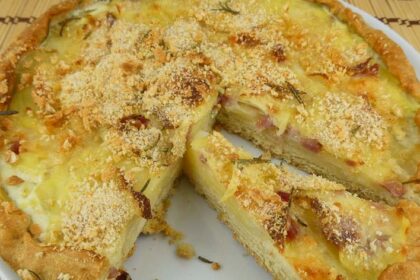 Torta salata con patate, prosciutto e formaggio