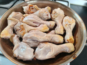 rosolare i fusi di pollo in padella